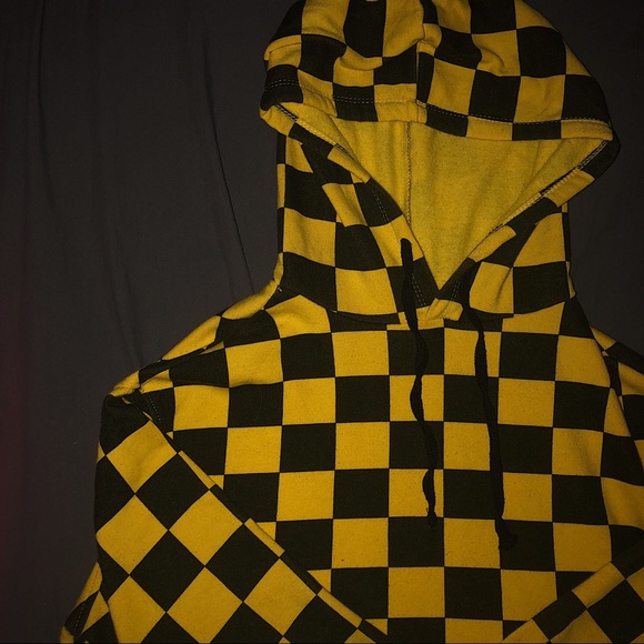 yellow and black checkered crop top - Picture 3 of 3
